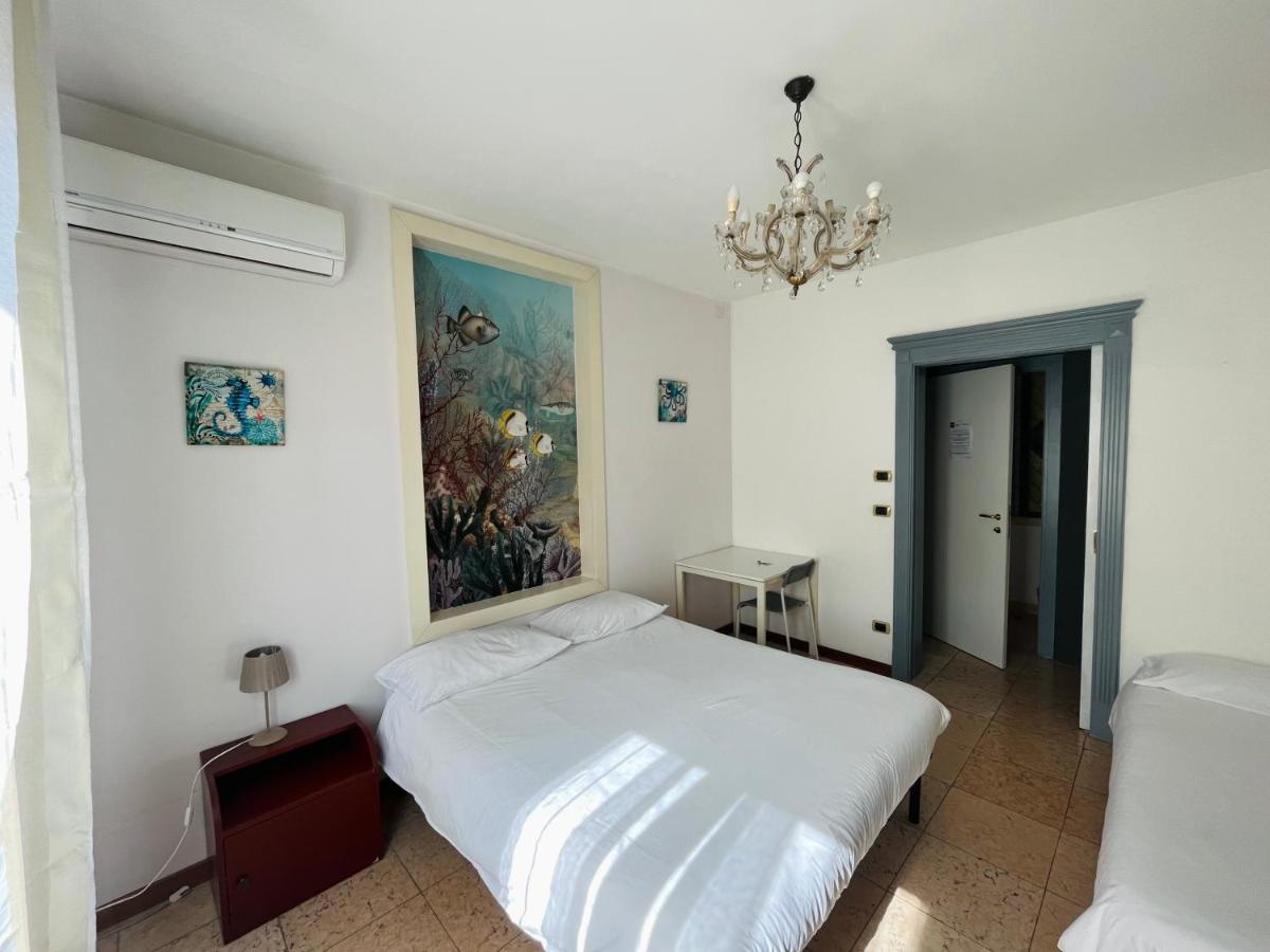 מלון סאסואולו Viale Manzoni מראה חיצוני תמונה