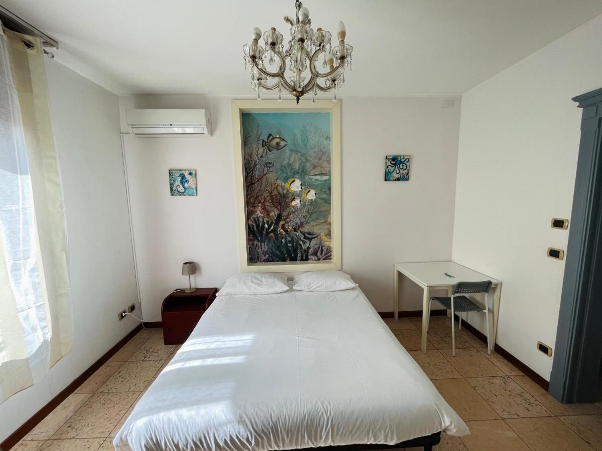 מלון סאסואולו Viale Manzoni מראה חיצוני תמונה